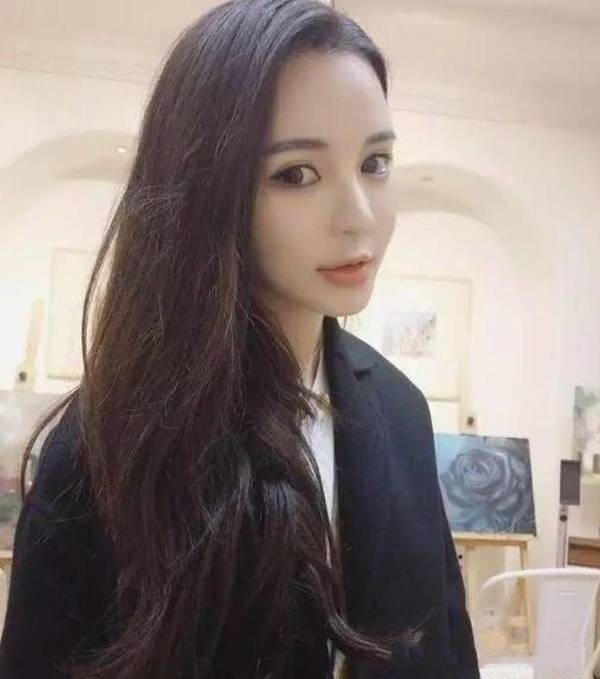 Bản sao hoàn mỹ nhất của AngelaBaby chi tiền khủng để sửa mặt