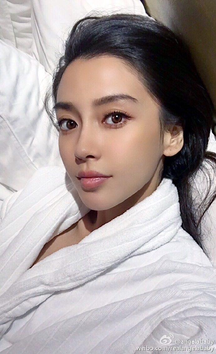 Bản sao hoàn mỹ nhất của AngelaBaby chi tiền khủng để sửa mặt