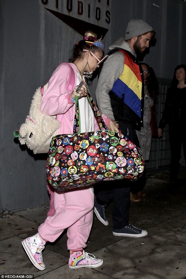 Thật không ngờ Miley Cyrus lại kute thế này trong ngày sinh nhật bạn trai Liam