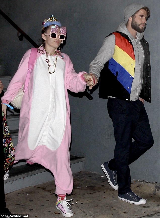 Thật không ngờ Miley Cyrus lại kute thế này trong ngày sinh nhật bạn trai Liam