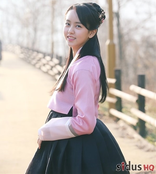 Kim So Hyun ra dáng 'nữ thần cổ trang' từ thời bé tí