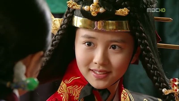 Kim So Hyun ra dáng 'nữ thần cổ trang' từ thời bé tí