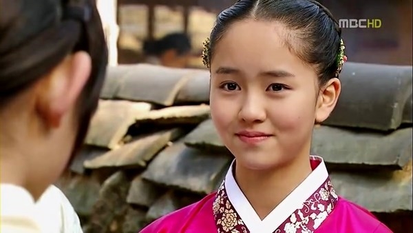 Kim So Hyun ra dáng 'nữ thần cổ trang' từ thời bé tí