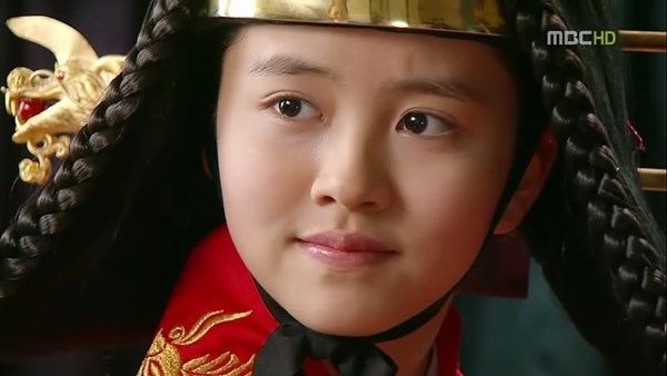 Kim So Hyun ra dáng 'nữ thần cổ trang' từ thời bé tí