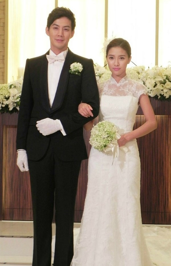 Những tạo hình cô dâu xinh đẹp của nàng 'cháo' Kim So Eun