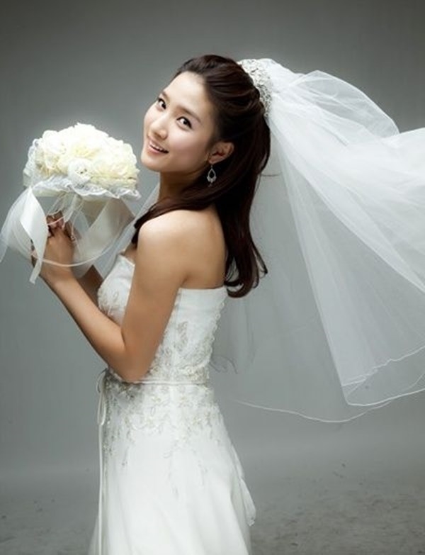 Những tạo hình cô dâu xinh đẹp của nàng 'cháo' Kim So Eun