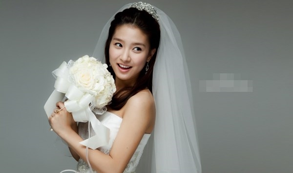 Những tạo hình cô dâu xinh đẹp của nàng 'cháo' Kim So Eun