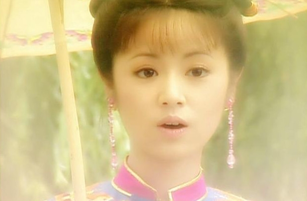 Khi mỹ nhân Hoa ngữ càng thêm thướt tha, yểu điệu dưới bóng dù