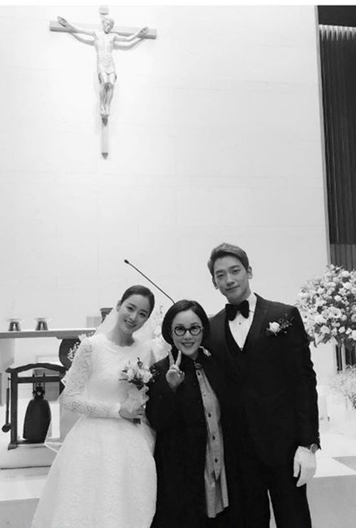 Rộ tin U40 Kim Tae Hee mang bầu nên cưới gấp