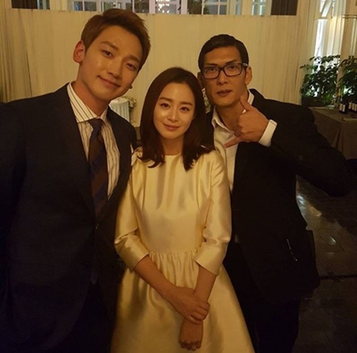 Rộ tin U40 Kim Tae Hee mang bầu nên cưới gấp