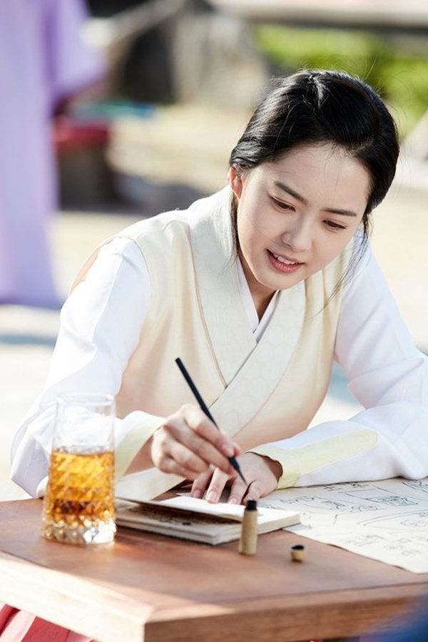 Những 'nữ thần cổ trang' nổi bật trên màn ảnh Hàn 2016