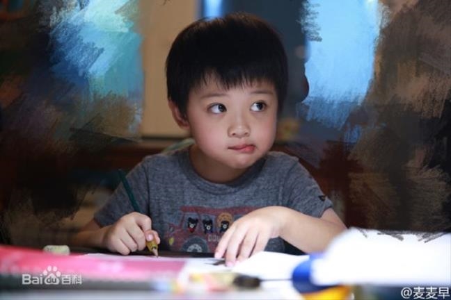 Con trai của Dương Mịch, Lưu Diệc Phi và Angelababy so bì vẻ đáng yêu Con trai cua Duong Mich, Luu Diec Phi va Angelababy so bi ve dang yeu