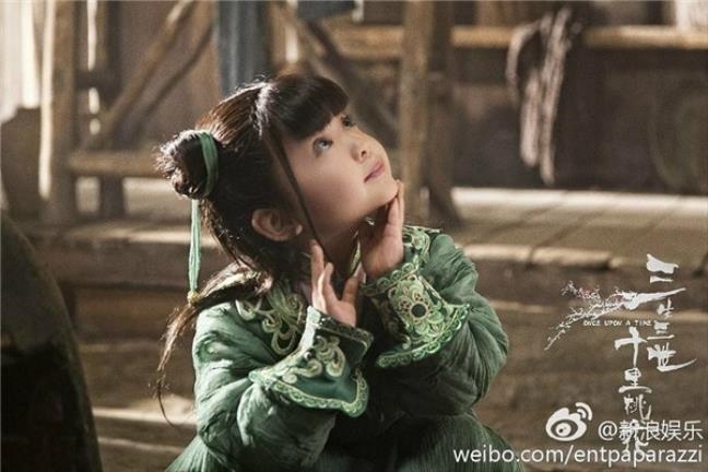 Con trai của Dương Mịch, Lưu Diệc Phi và Angelababy so bì vẻ đáng yêu Con trai cua Duong Mich, Luu Diec Phi va Angelababy so bi ve dang yeu