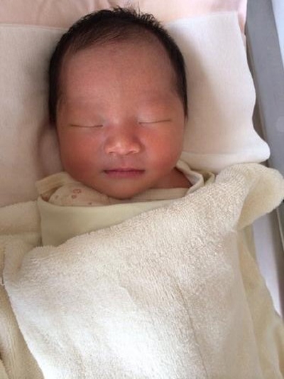 Từ Hy Viên hạnh phúc khoe con trai 8 tháng tuổi giống Ngô Ngạn Tổ