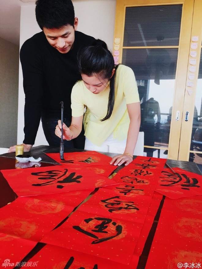 Lý Băng Băng khoe ảnh hạnh phúc bên bạn trai kém 15 tuổi