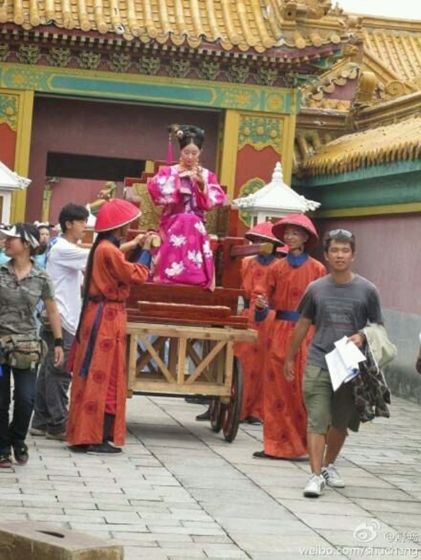 'Cười vỡ bụng' với ảnh hậu trường hài hước của phim Hoa ngữ