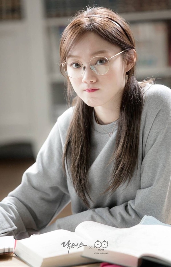 'Tiên nữ cử tạ' Lee Sung Kyung - Người đẹp 9X chăm 'cày cuốc' của Kbiz