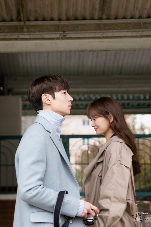 Phim chưa lên sóng, Shin Min Ah và Lee Je Hoon đã khiến fan 'phát cuồng'
