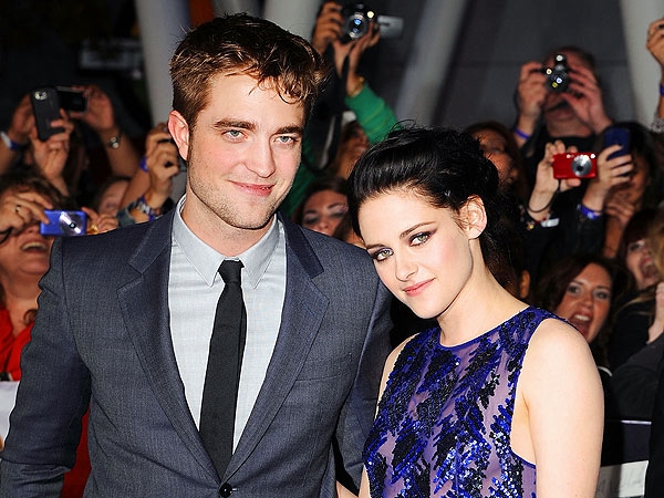 Robert Pattinson bất ngờ gửi hoa và những lời ngọt ngào cho Kristen Stewart