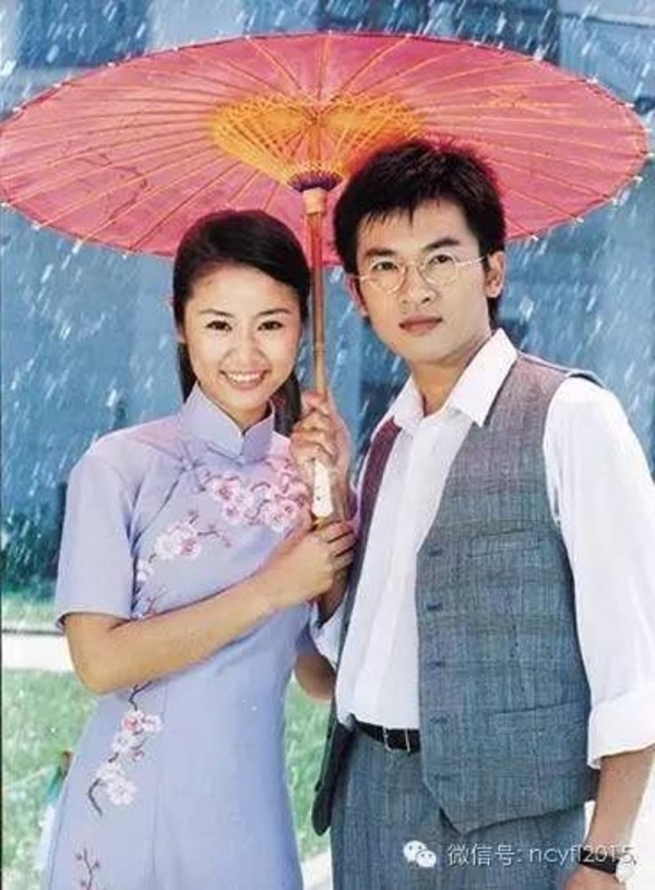 Hết ở cữ, Lâm Tâm Như vui vẻ 'hẹn hò' cùng Tô Hữu Bằng để nhận tiền lì xì