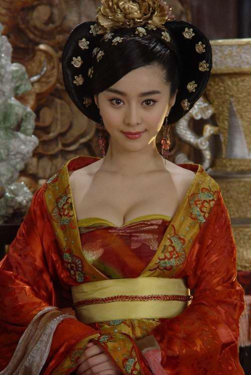 Khi mỹ nhân Hoa ngữ khiến khán giả ngộp thở vì váy áo cổ trang thời Đường