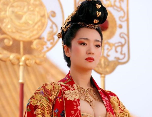 Khi mỹ nhân Hoa ngữ khiến khán giả ngộp thở vì váy áo cổ trang thời Đường