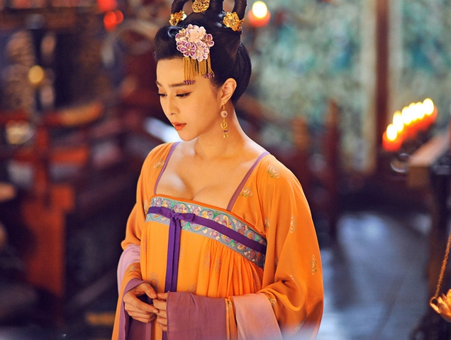 Khi mỹ nhân Hoa ngữ khiến khán giả ngộp thở vì váy áo cổ trang thời Đường
