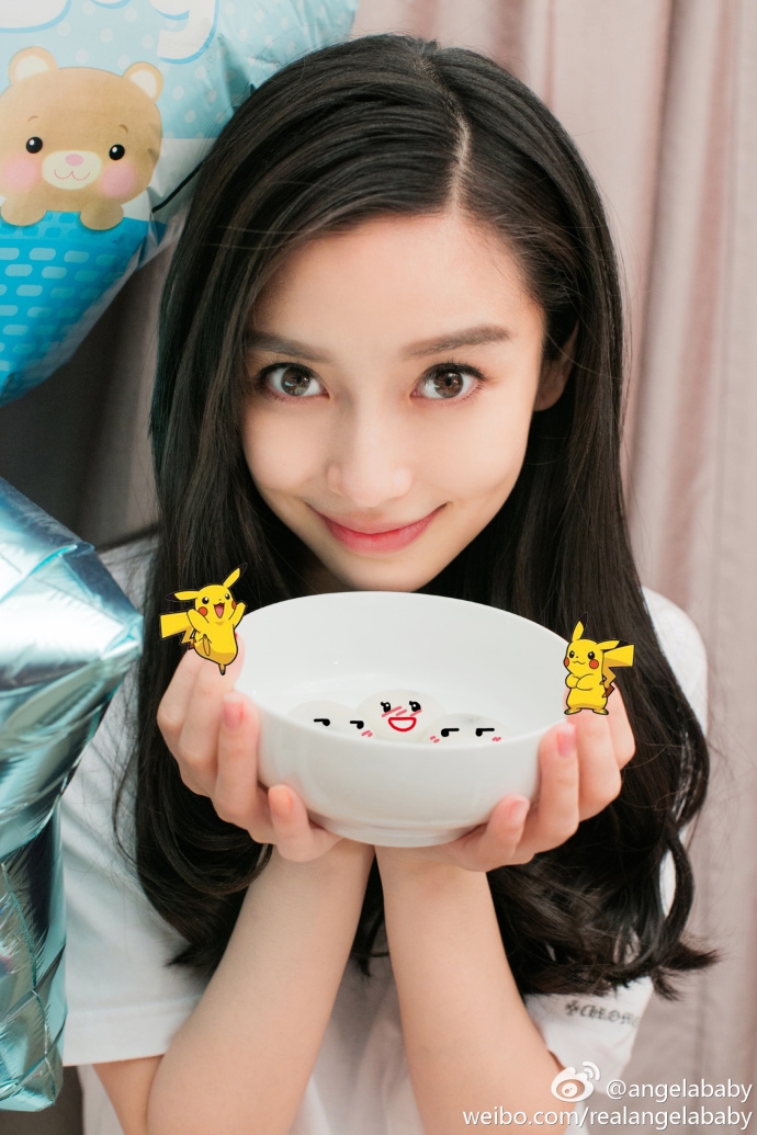 Ở cữ vẫn xinh tươi như thiếu nữ, AngelaBaby vừa lộ diện đã khiến fan dậy sóng