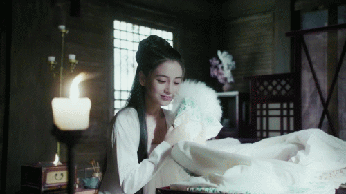 Ở cữ vẫn xinh tươi như thiếu nữ, AngelaBaby vừa lộ diện đã khiến fan dậy sóng