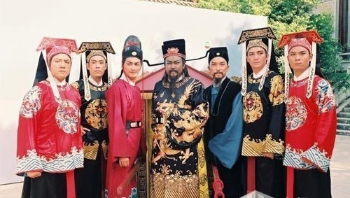 Cảnh phim ngớ ngẩn trong 'Bao Thanh Thiên' 1993 bị nhắc lại