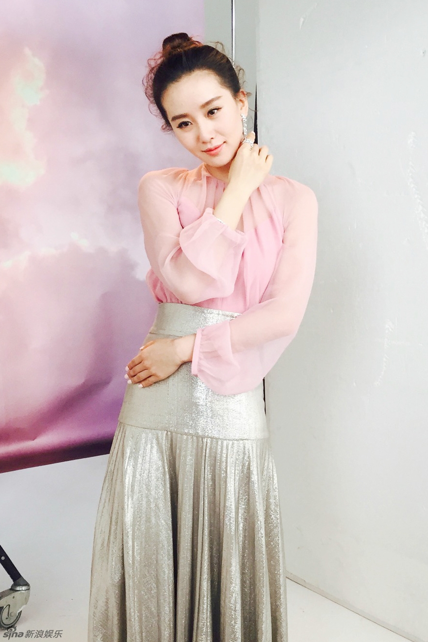 Lưu Thi Thi ngày càng xinh đẹp hơn sau khi cưới, hóa tiên nữ trong bộ ảnh mới