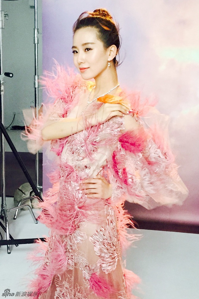 Lưu Thi Thi ngày càng xinh đẹp hơn sau khi cưới, hóa tiên nữ trong bộ ảnh mới