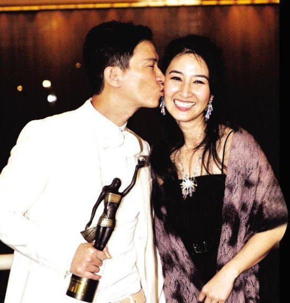 Ghen tỵ với cuộc sống viên mãn của 'Hoa đán' hàng đầu TVB Quan Vịnh Hà Ghen ty voi cuoc song vien man cua 'Hoa dan' hang dau TVB Quan Vinh Ha
