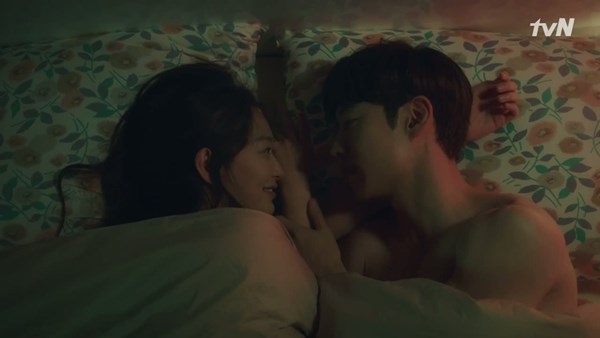 Cảnh nóng của Shin Min Ah không cứu nổi rating cho Tomorrow With You