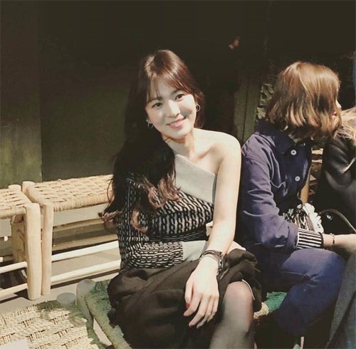 nuc long ve dep cua song hye kyo tai su kien quoc te - 1