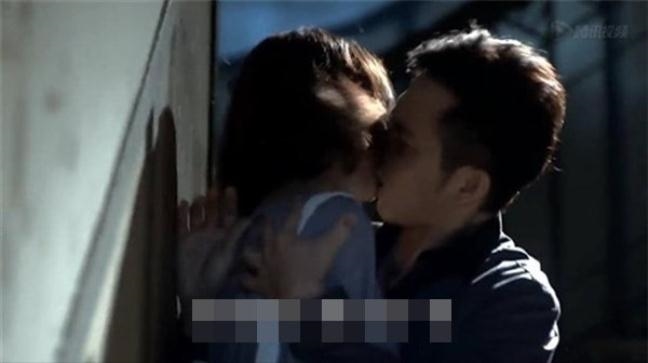 Những màn 'cưỡng hôn' gây sốc của đại mỹ nhân Dương Mịch, Phạm Băng Băng...
