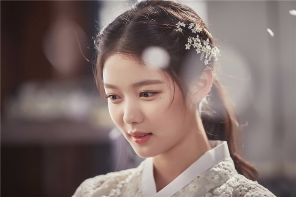 Fan ngậm ngùi tiếc nuối vì Kim Yoo Jung 'lỡ hẹn' với tình đầu Yeo Jin Goo