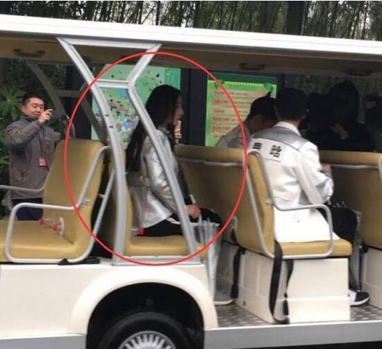 Rộ tin Địch Lệ Nhiệt Ba đang gặp khó khăn vì lạc lõng ở Hurry Up Brothers?