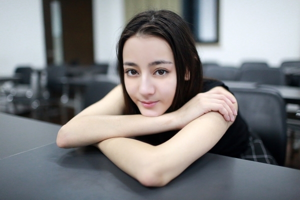 Rộ tin Địch Lệ Nhiệt Ba đang gặp khó khăn vì lạc lõng ở Hurry Up Brothers?