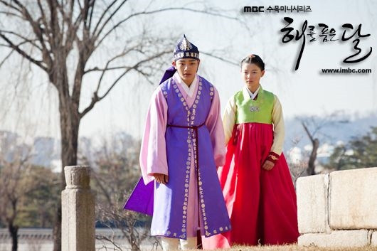 Fan ngậm ngùi tiếc nuối vì Kim Yoo Jung 'lỡ hẹn' với tình đầu Yeo Jin Goo