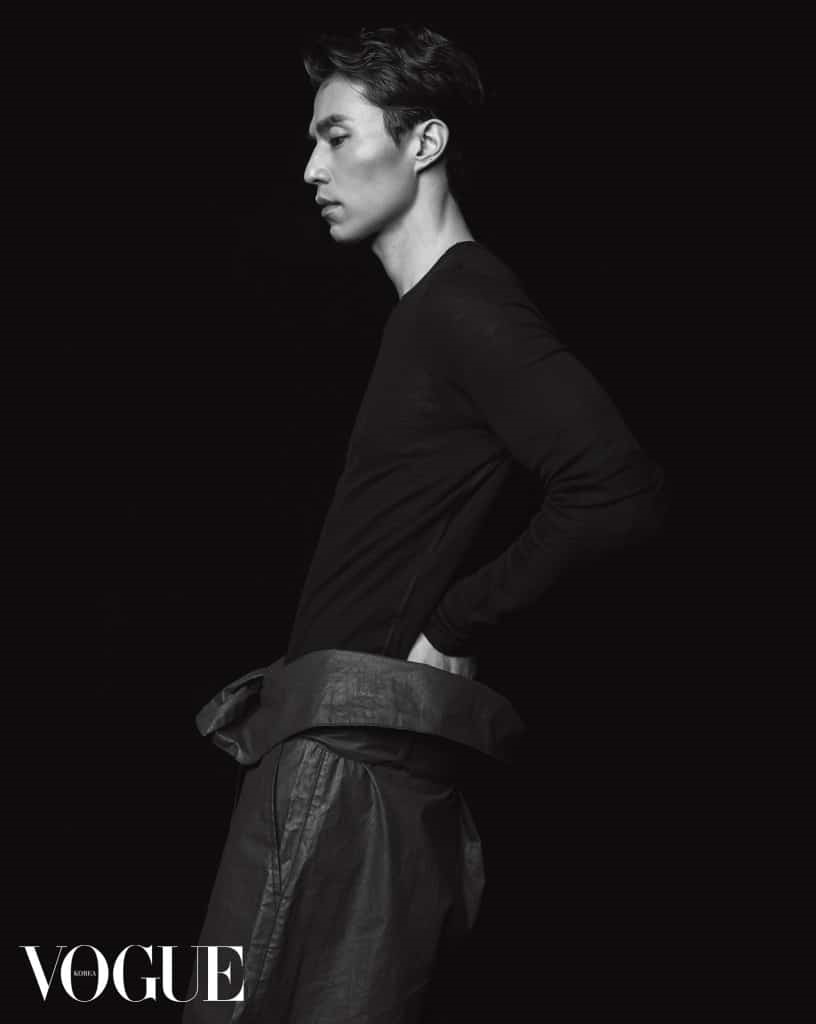 Lee Dong Wook quyến rũ khó cưỡng trong loạt ảnh Vogue “Actually, Seriously, Finally”