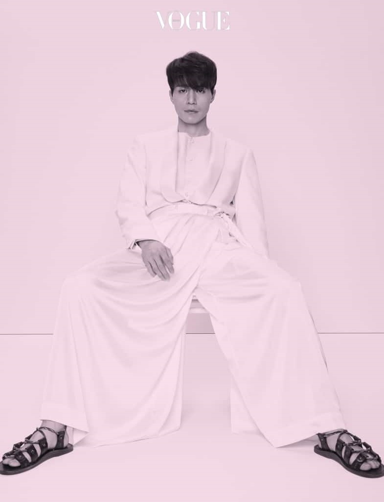 Lee Dong Wook quyến rũ khó cưỡng trong loạt ảnh Vogue “Actually, Seriously, Finally”