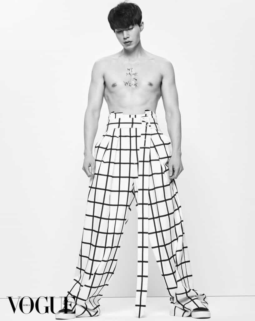 Lee Dong Wook quyến rũ khó cưỡng trong loạt ảnh Vogue “Actually, Seriously, Finally”