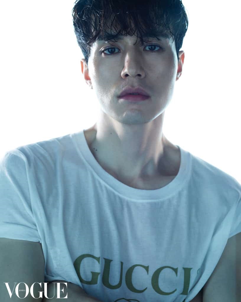 Lee Dong Wook quyến rũ khó cưỡng trong loạt ảnh Vogue “Actually, Seriously, Finally”