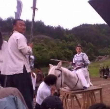 Choáng với hậu trường cảnh cưỡi ngựa trong phim cổ trang Hoa ngữ