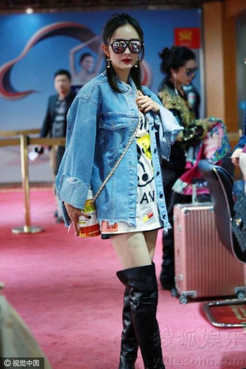 Dương Mịch ăn gian tuổi với loạt áo khoác denim hình ảnh 7 duong mich an gian tuoi voi loat ao khoac denim hinh anh 7
