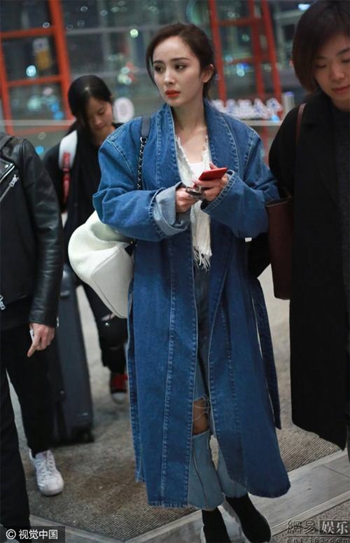 Dương Mịch ăn gian tuổi với loạt áo khoác denim hình ảnh 2 duong mich an gian tuoi voi loat ao khoac denim hinh anh 2