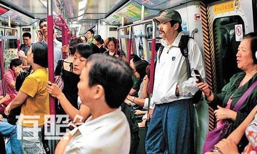 Châu Nhuận Phát sống tiết kiệm, mặc cả từng đồng khi đi chợ