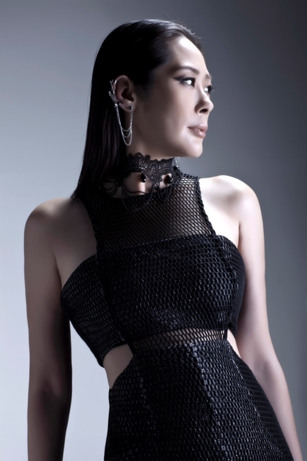 Diva Hồng Kông bị bắt vì hành hung nhân viên nhà hàng sau scandal tự tử