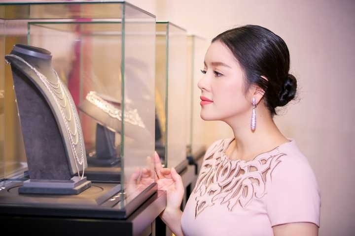 28 hình ảnh ghi dấu chặng đường hơn 10 năm khẳng định tên tuổi của Lý Nhã Kỳ 28 hinh anh ghi dau chang duong hon 10 nam khang dinh ten tuoi cua Ly Nha Ky